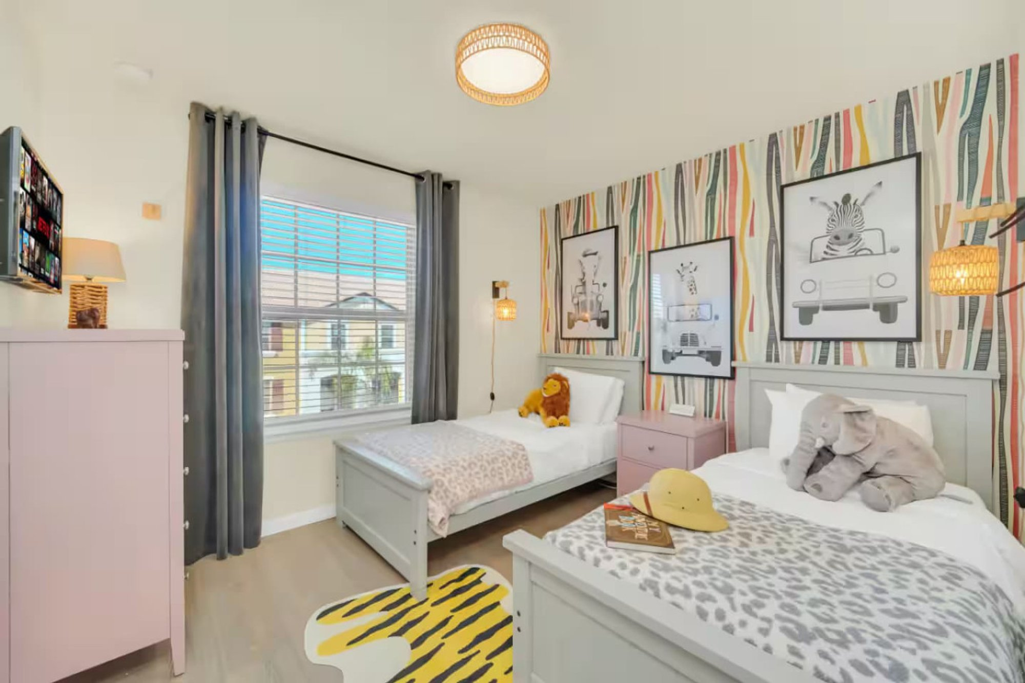 Bedroom 4, Animal Kingdom theme: two twin beds with soft toys