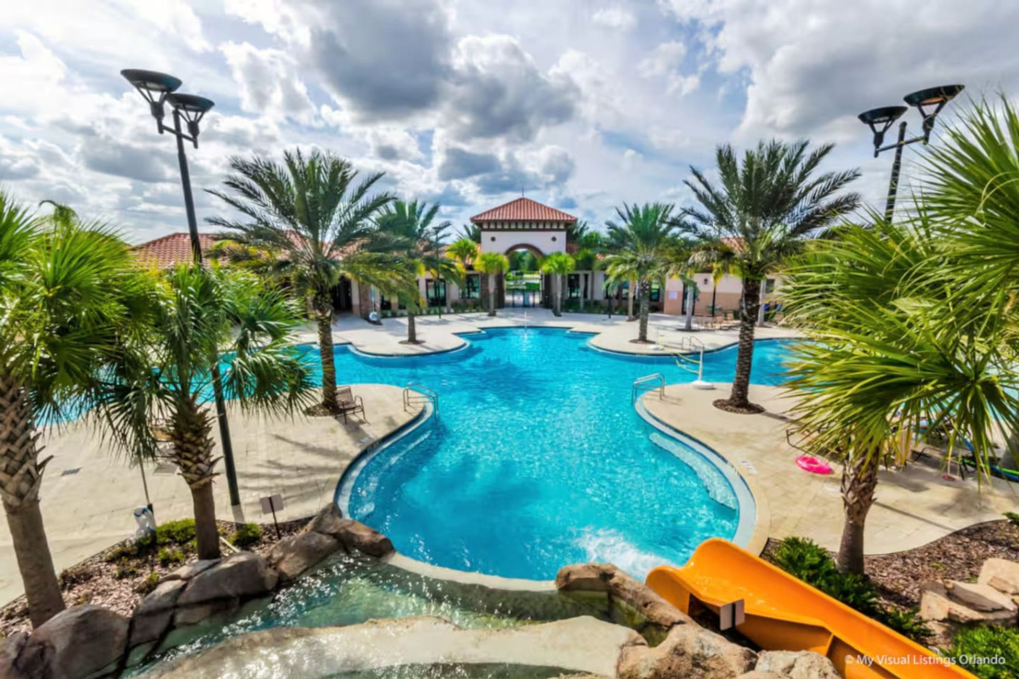 Zero-entry resort pool at Solterra